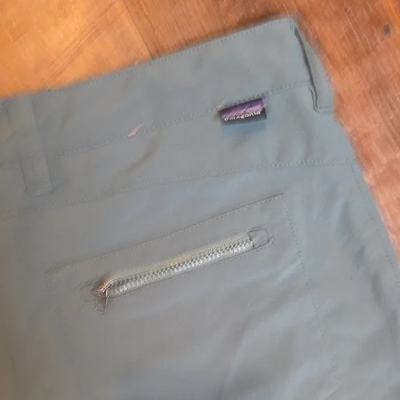 Patagonia Women's Sage Green Cargo Shorts Size 2 - Picture 4 of 6